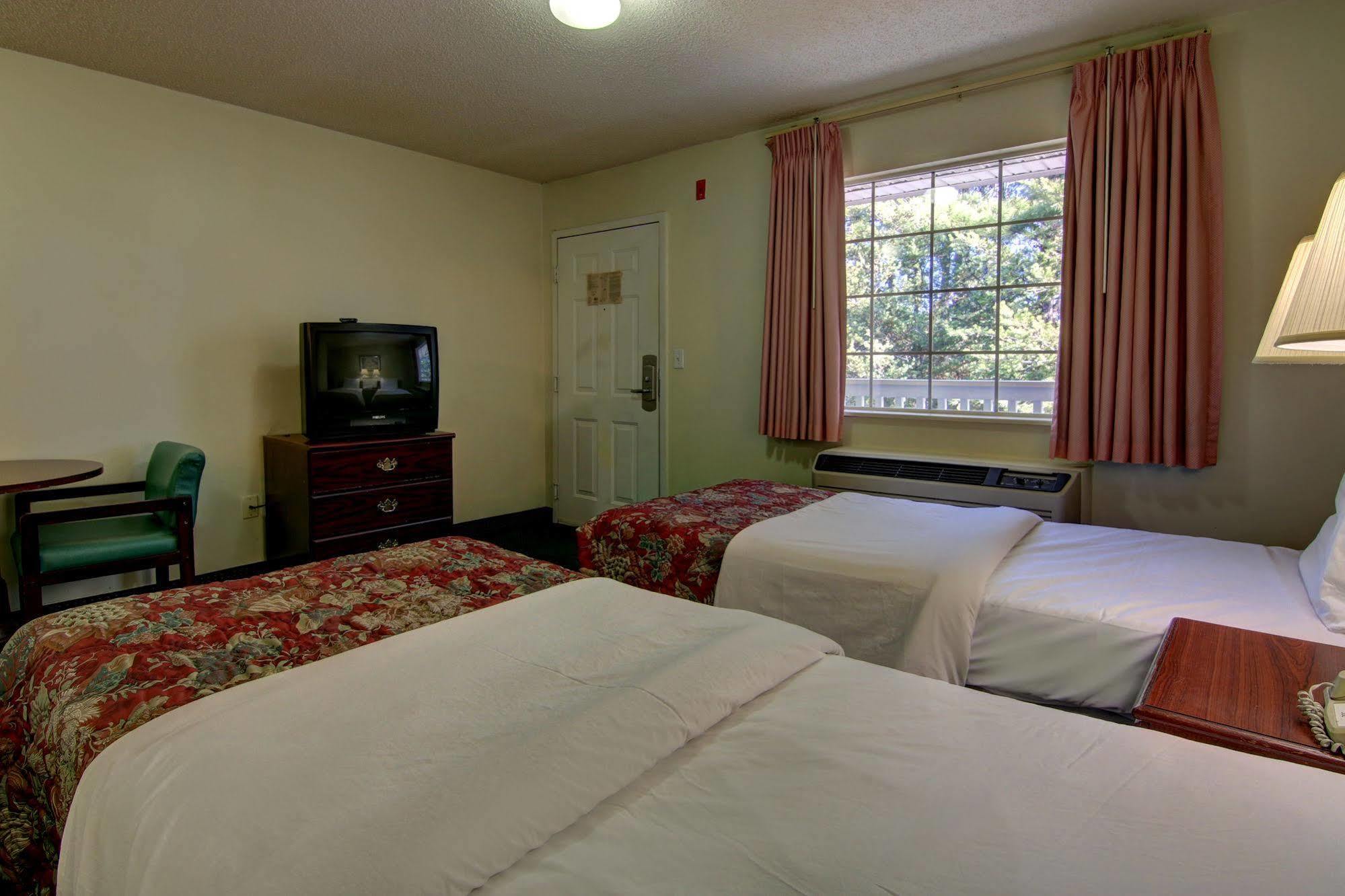 Intown Suites Extended Stay Raleigh Nc- Capital Blvd Exterior photo
