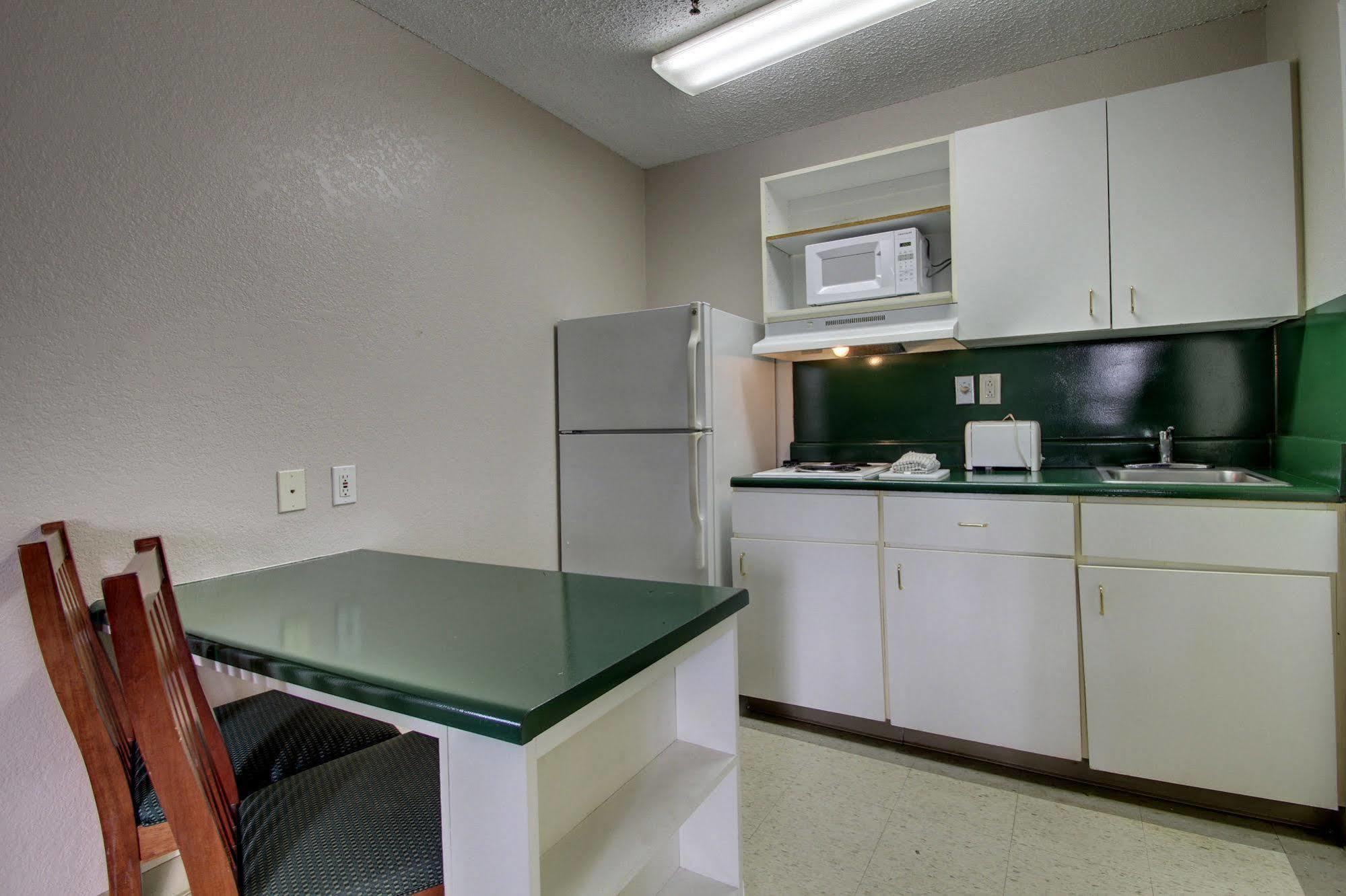 Intown Suites Extended Stay Raleigh Nc- Capital Blvd Exterior photo